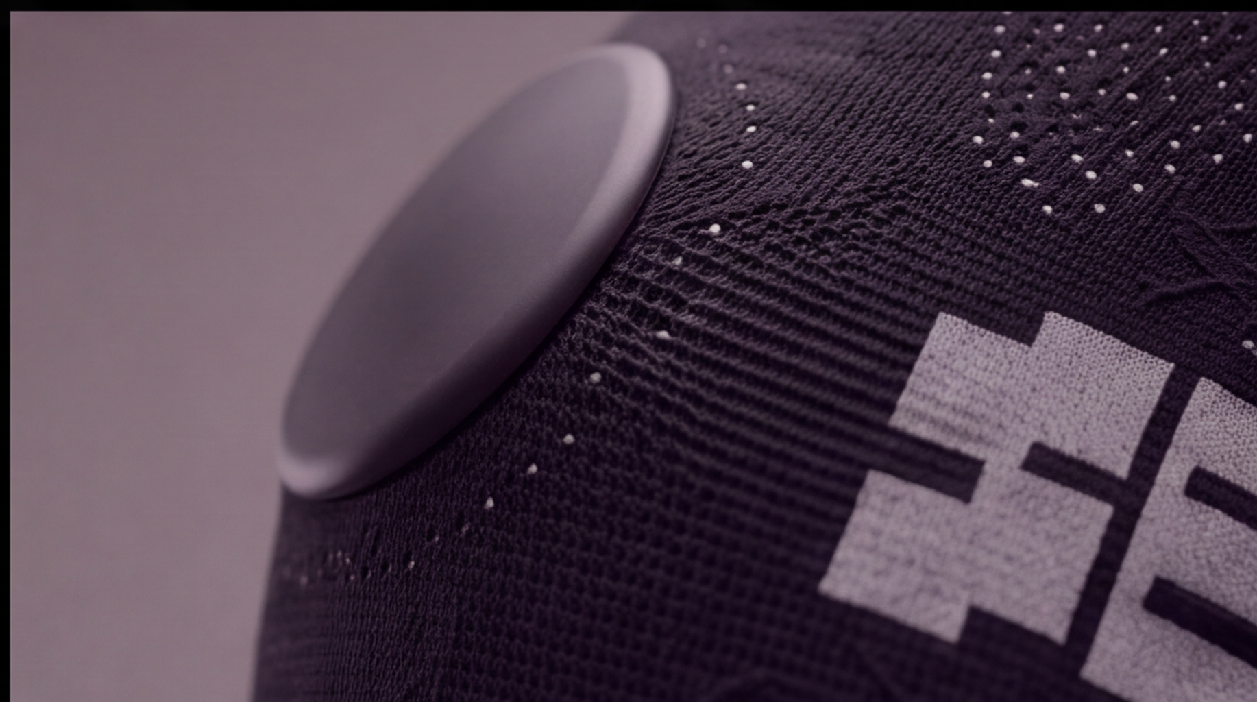 Close-up of a sensor module integrated into the knitted Sanaré sleeve
